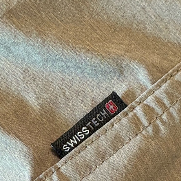 Swiss Tech Dove Button-Up Shirt size Small - Picture 5 of 13